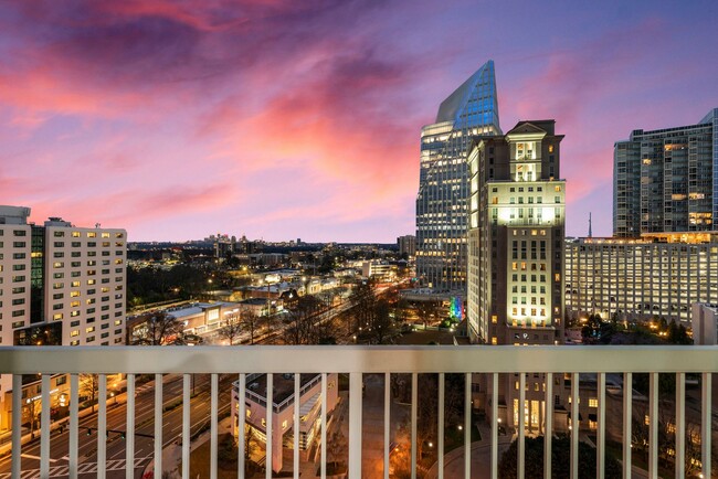 Building Photo - Gorgeous 1B/1B in Heart of Buckhead!