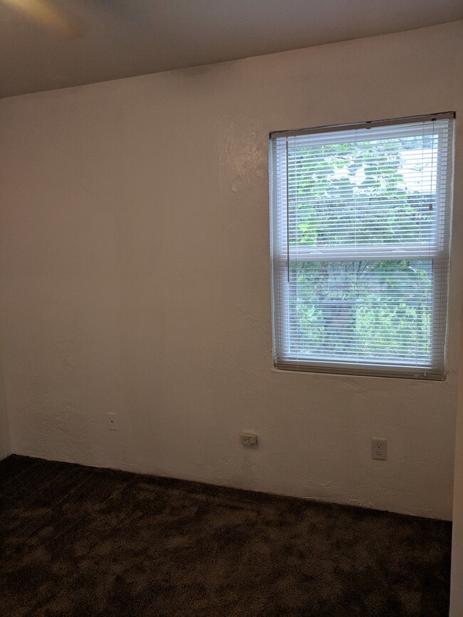 Building Photo - 3304 Phyllis St