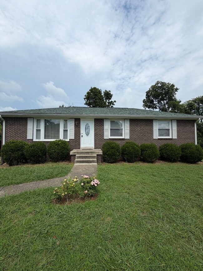 Building Photo - 160 E Regent Dr