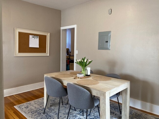 Building Photo - 28 Fuller St