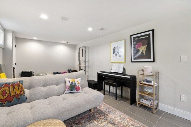 Building Photo - 265 Jackson St