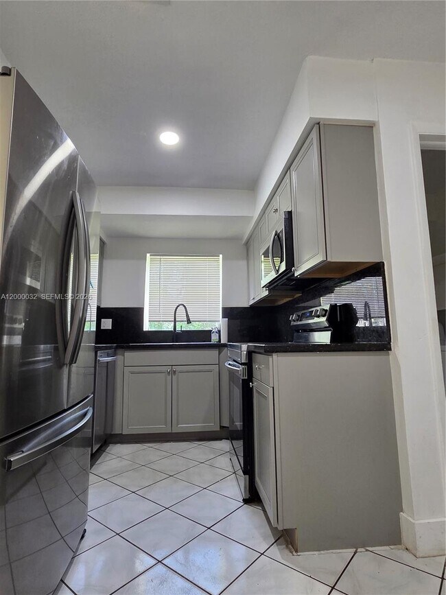 Building Photo - 400 NE 142nd St