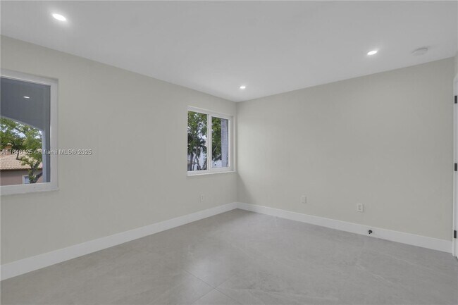Building Photo - 6498 NW 113th Pl