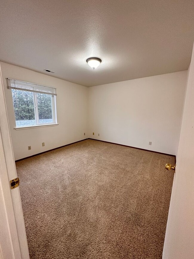 Building Photo - 1877 Fairway Dr