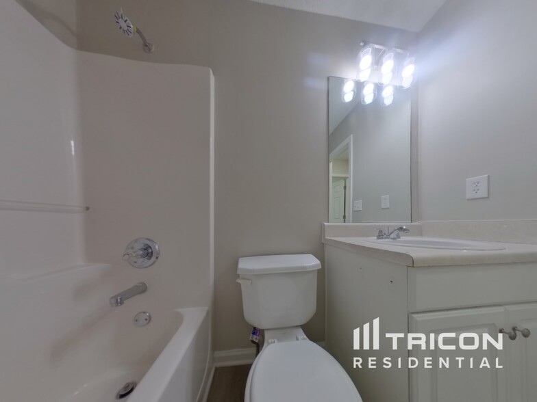 Building Photo - 3011 Summer Breeze Dr