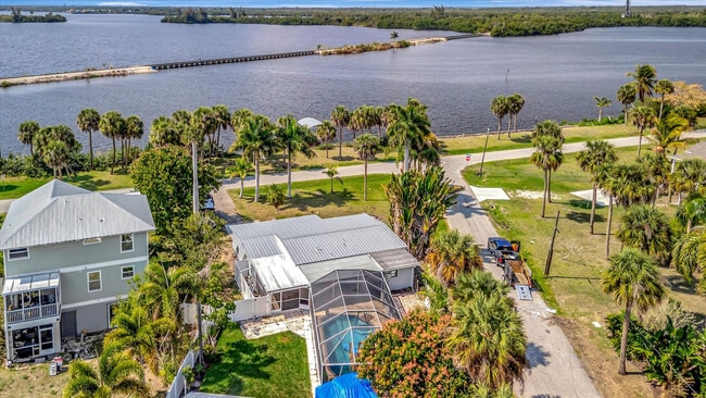 Building Photo - 4408 E Riverside Dr