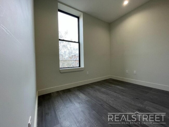 Building Photo - BRAND NEW 2 Bed in Bed Stuy!