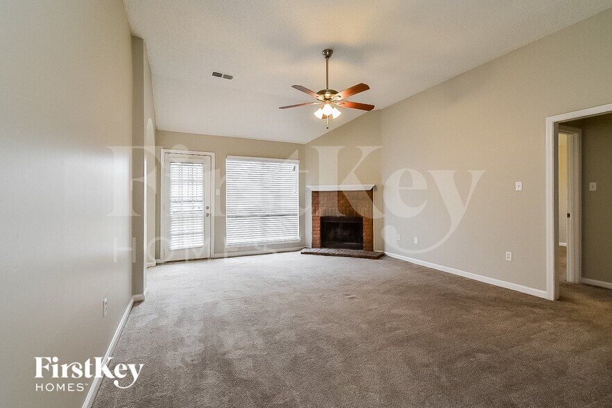 Building Photo - 6546 Valley Oak Dr