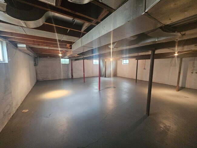Building Photo - 800-802 E 75th Terrace
