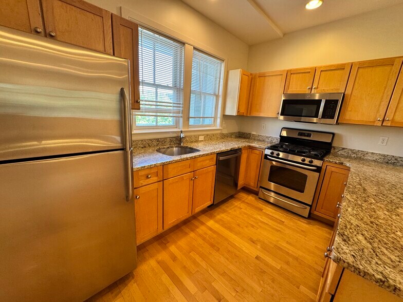 Building Photo - 108 2nd St