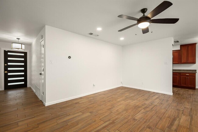 Building Photo - 2802 Nordham Dr