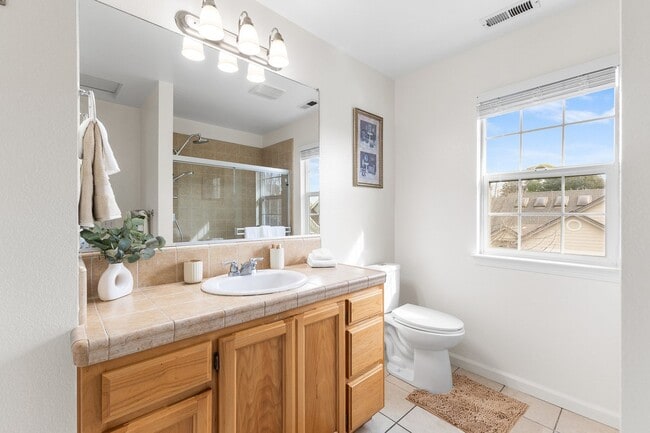 Building Photo - 600 Greeneich Ave