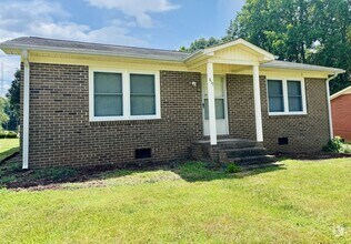 Building Photo - Move-in Ready!