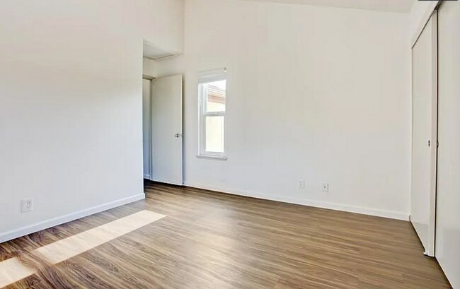 Building Photo - 415 W Gutierrez St