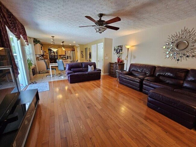 Building Photo - 4540 Redwood Vine Dr
