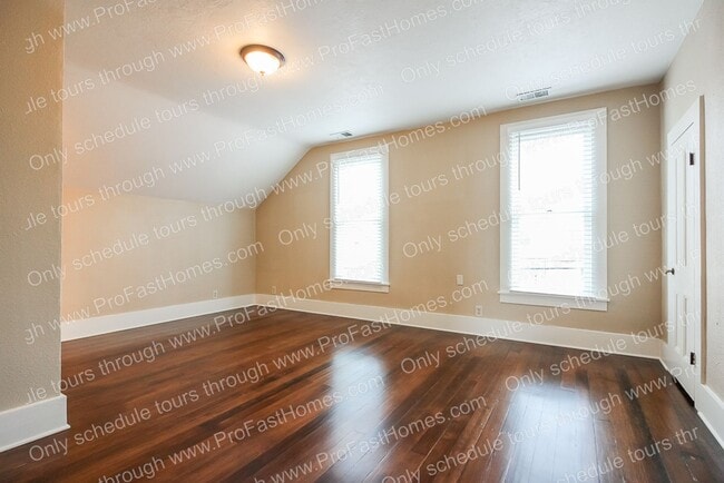 Building Photo - 520 6th St