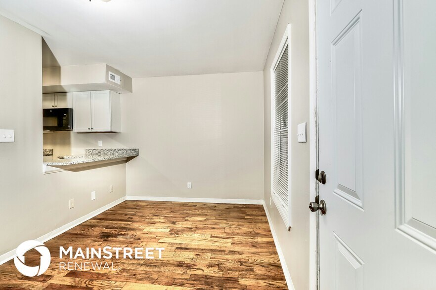 Building Photo - 2216 W Main St