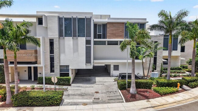Building Photo - 3750 Yacht Club Dr