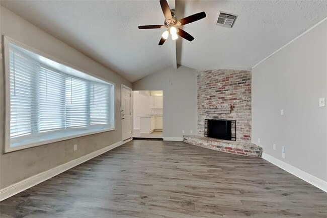 Building Photo - 13627 Montaigne Dr