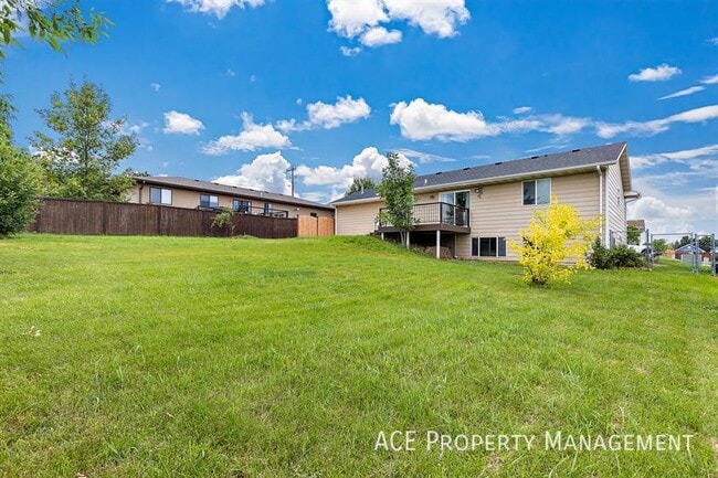 Building Photo - 8563 Stables Dr