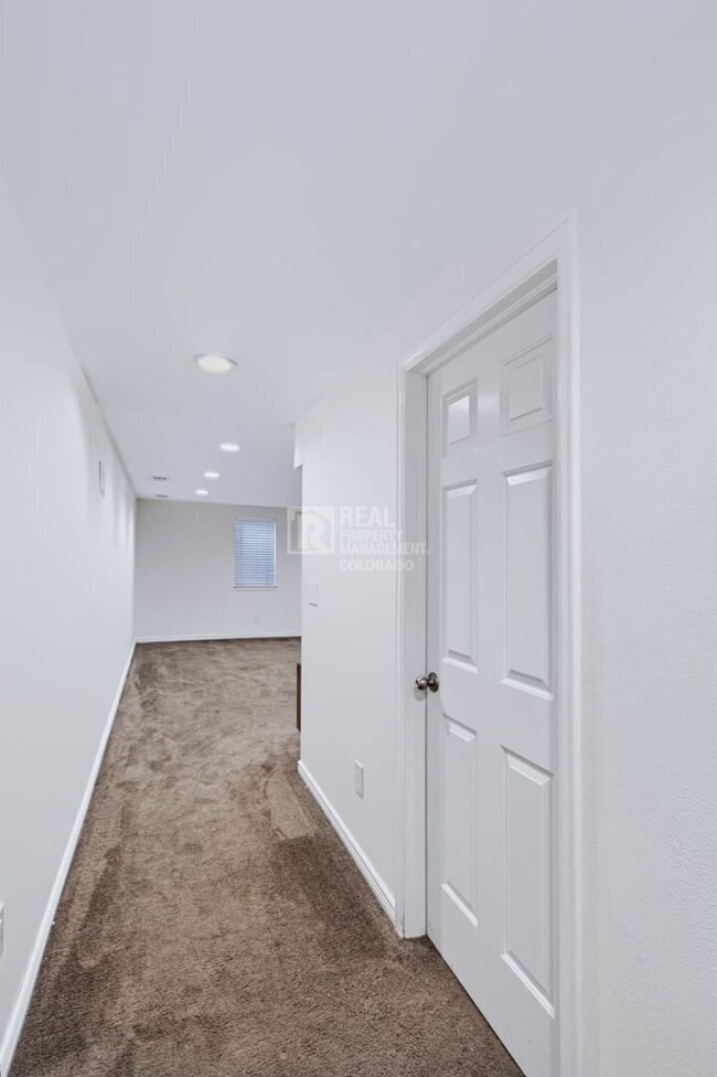 Building Photo - 660 Omega Ln