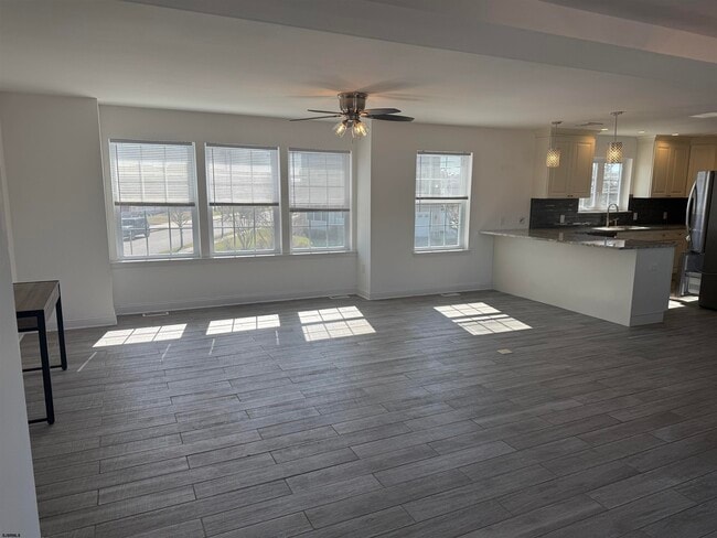 Building Photo - 101 W Beach Ave