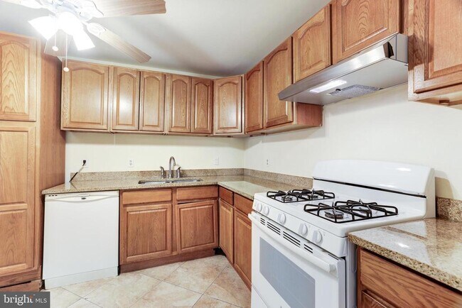Building Photo - 7905 Dassett Ct