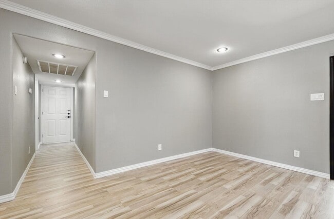 Building Photo - 422 Clover Ln