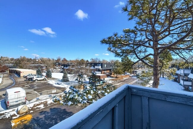 Building Photo - 130 E Highline Cir