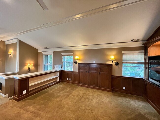 Building Photo - Beautiful 3 Bedroom Mission Canyon Home wi...