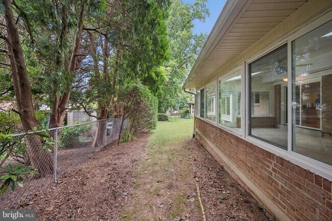Building Photo - 7016 Hopewood St