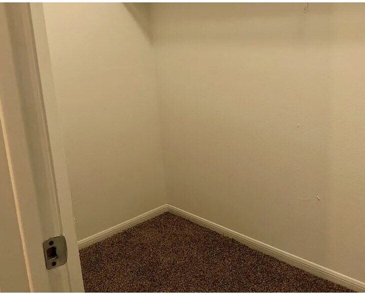 Building Photo - 3506 Cove View Blvd