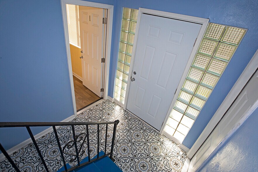 Building Photo - 849 W 30th St