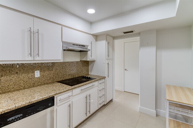 Building Photo - 9381 E Bay Harbor Dr