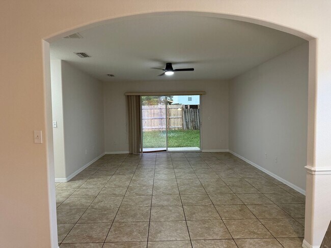 Building Photo - Spacious 4 bedroom home in Lake Mary