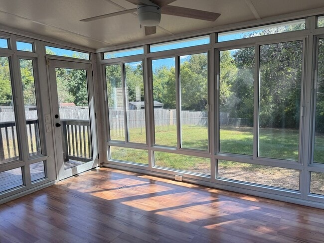 Building Photo - Awesome Ranch near Exit 1! 3bed/2bath with...