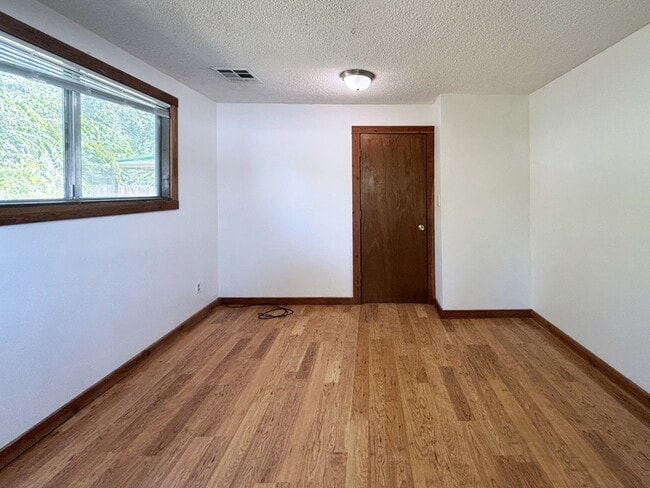 Building Photo - 3817 E Amazon Dr