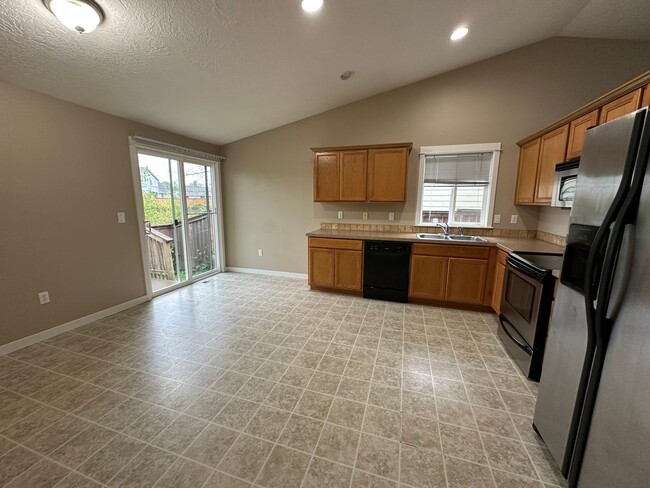 Building Photo - 3 Bedroom 2 Bath Home In NE Albany On a De...