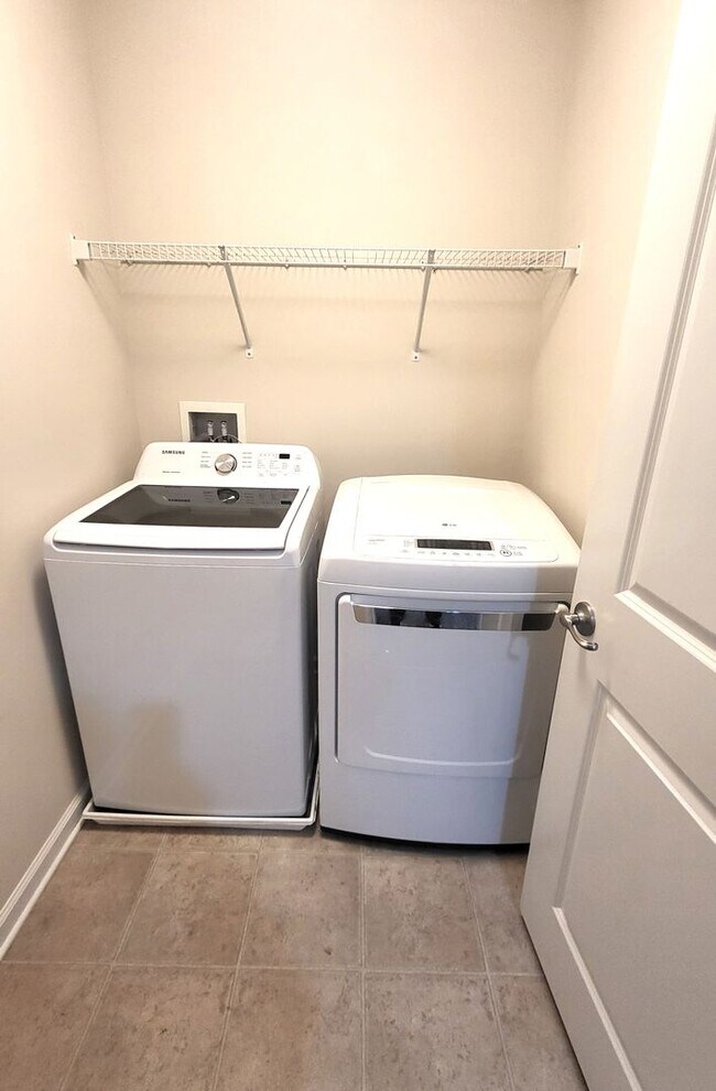 Building Photo - Beautiful 4 Bedroom House in Simpsonville ...