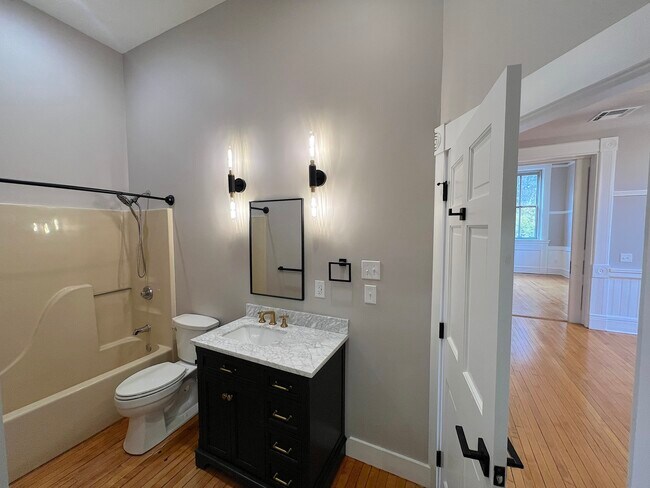 Building Photo - 27 Hillside Pl