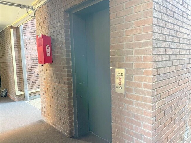 Building Photo - 1161 Lake Ave