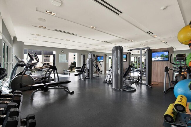 Building Photo - 1600 SW 1st Ave