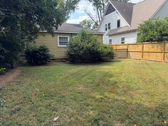 Building Photo - 2213 Chesterfield Ave