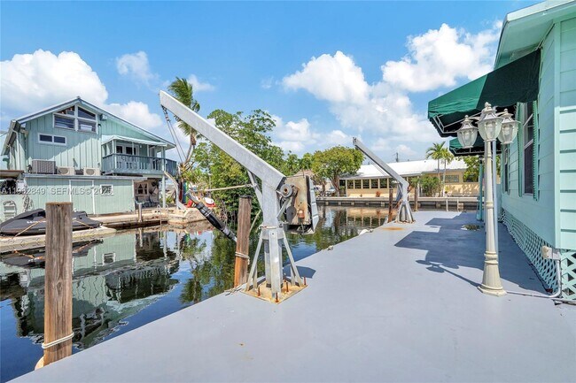 Building Photo - 203 Allen Ave