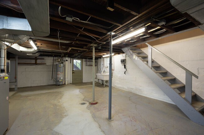 Building Photo - MOVE IN TODAY! Don't miss this FULLY RENOV...