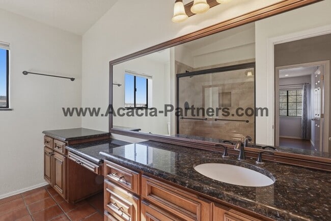 Building Photo - Three Bedroom/Two Bath Home