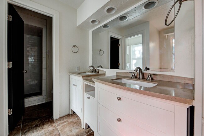 Building Photo - 1222 Camden Way