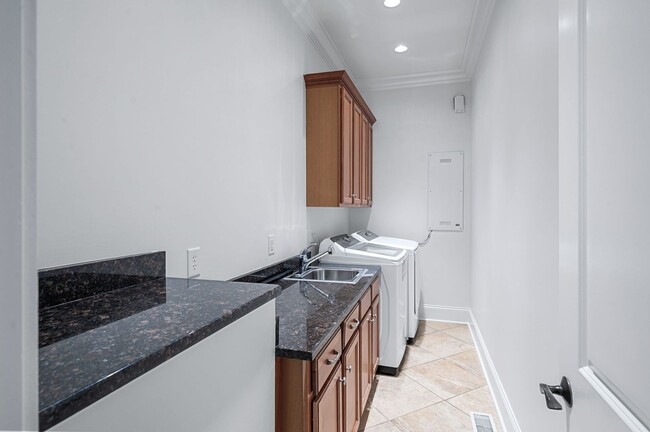 Building Photo - A timeless Cape Cod-style estate!