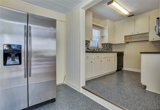 Building Photo - 303 S Audubon Ave