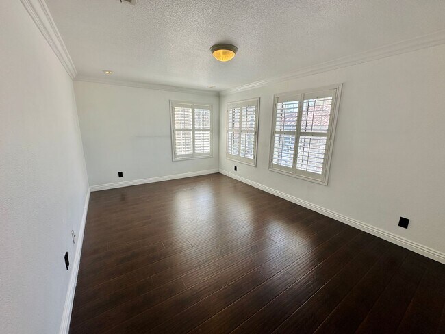 Building Photo - Beautiful 2 bed 2 bath condo in guard gated Residence at Canyon Gate community! Home features bea...